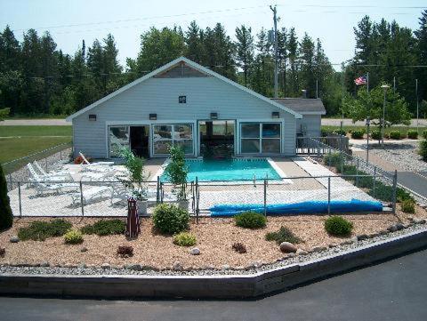 Sunrise Beach Motel Mackinaw City Ngoại thất bức ảnh