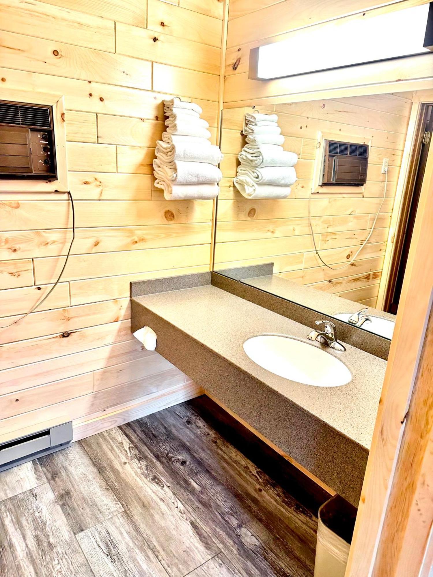 Sunrise Beach Motel Mackinaw City Ngoại thất bức ảnh