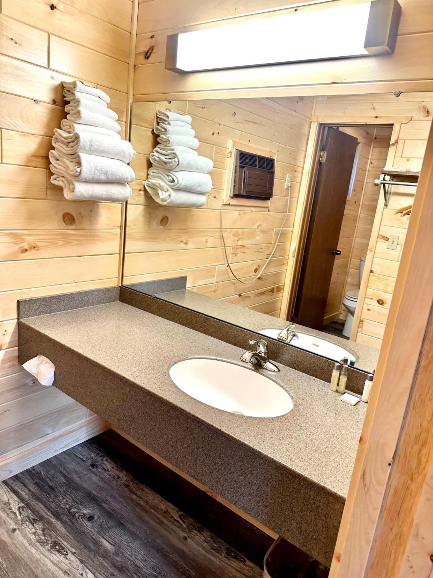 Sunrise Beach Motel Mackinaw City Ngoại thất bức ảnh