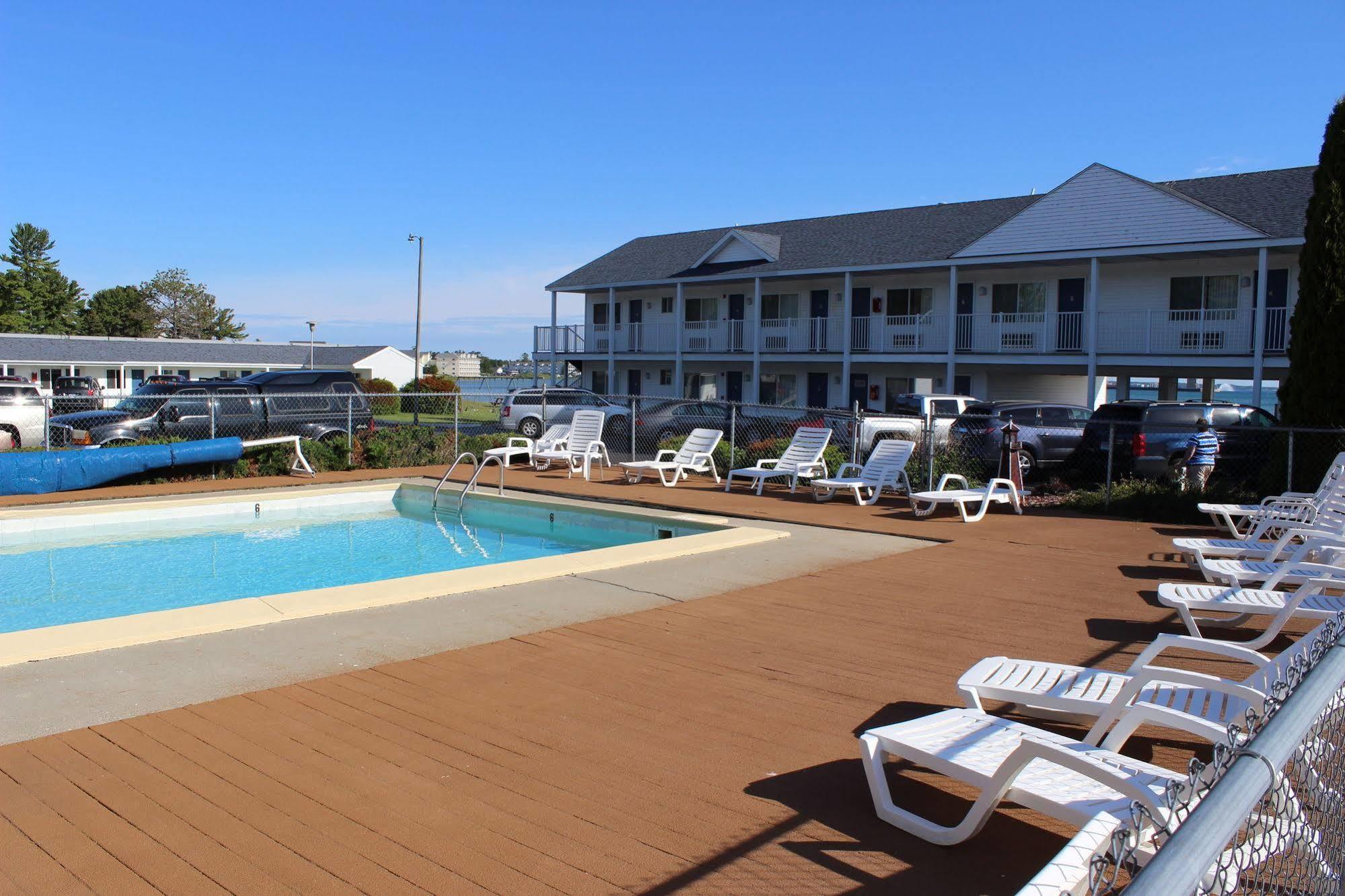 Sunrise Beach Motel Mackinaw City Ngoại thất bức ảnh