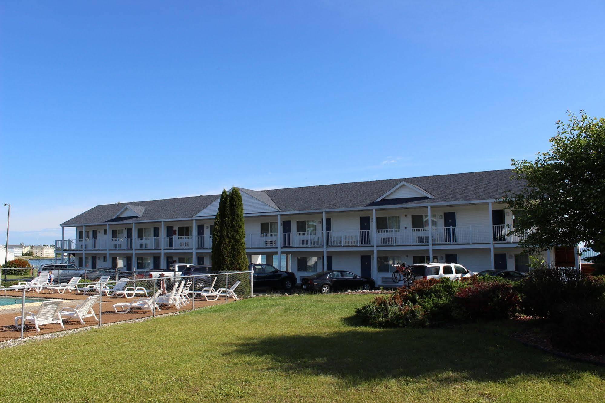 Sunrise Beach Motel Mackinaw City Ngoại thất bức ảnh